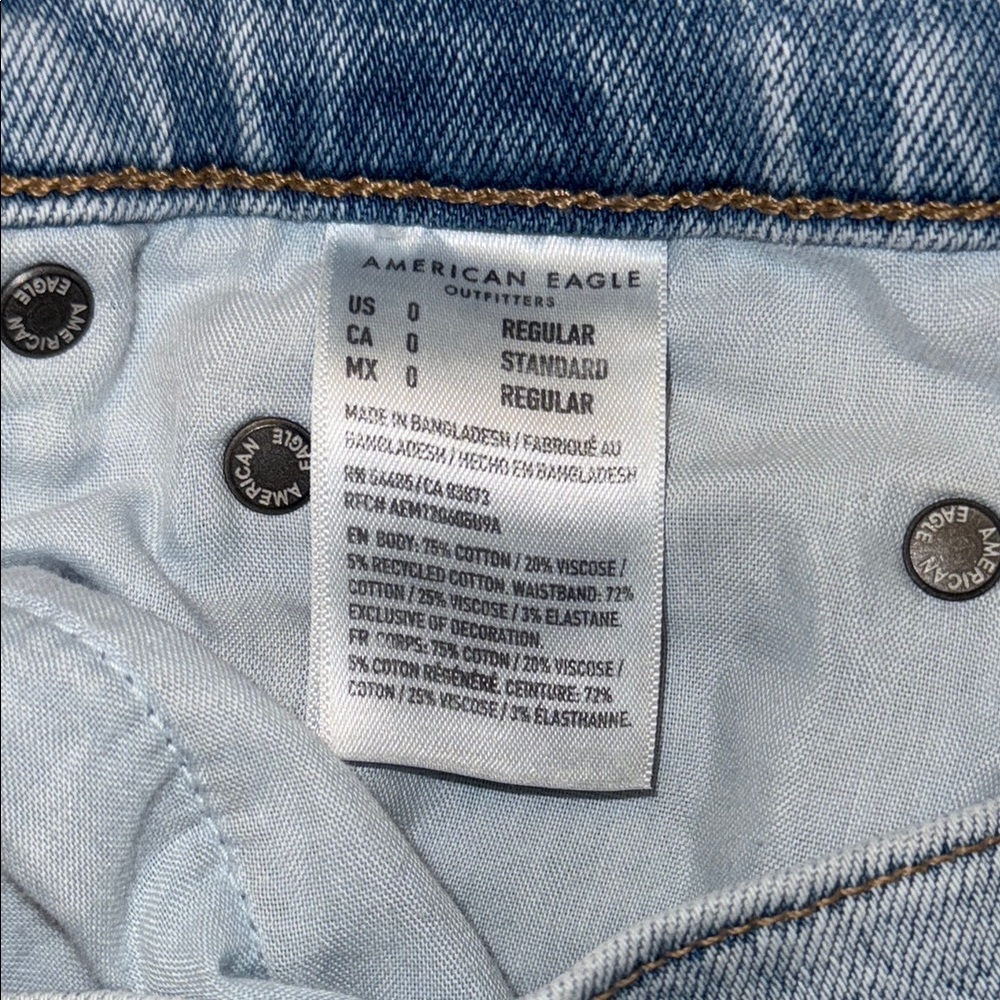American Eagle Baggy Distressed Light Blue Jeans - Picture 10 of 10